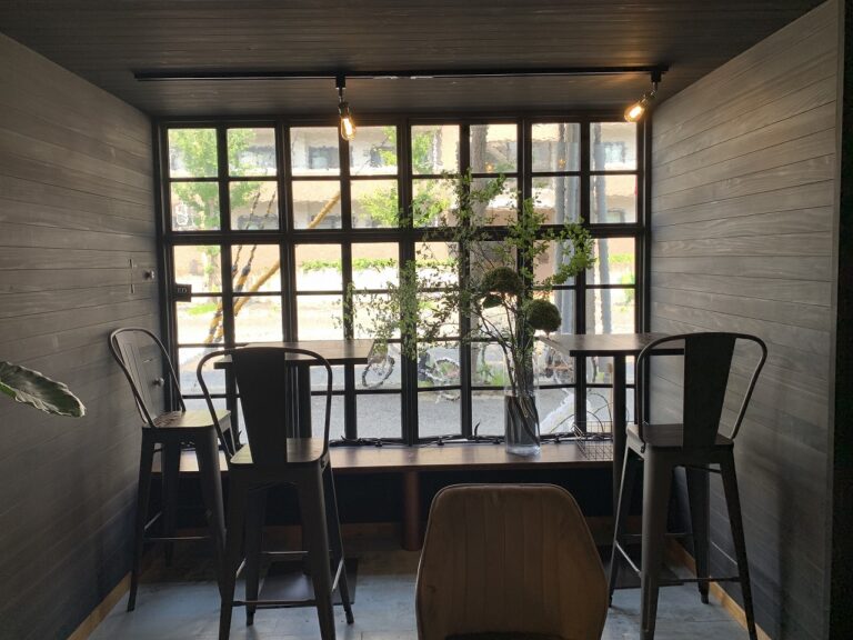 店長はまさかの？！岡本の街にあるすてきなカフェ